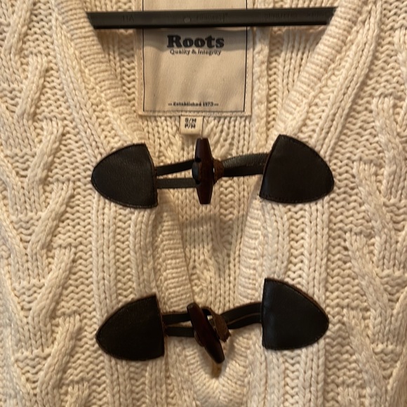 Gorgeous Roots sweater Cape - Picture 2 of 4